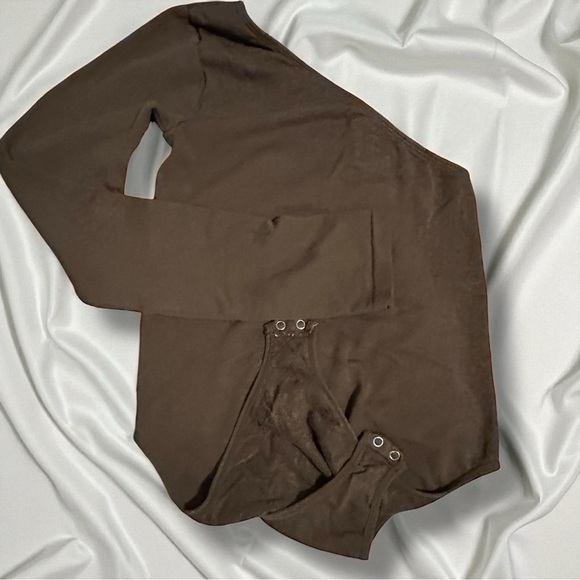 229 Forever 21 | EUC Chocolate Brown One-Shoulder Bodysuit (Size S/M) - Picture 6 of 10